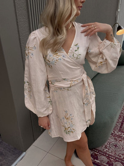 Locki wrap kjole - blue floral print Helene Studios