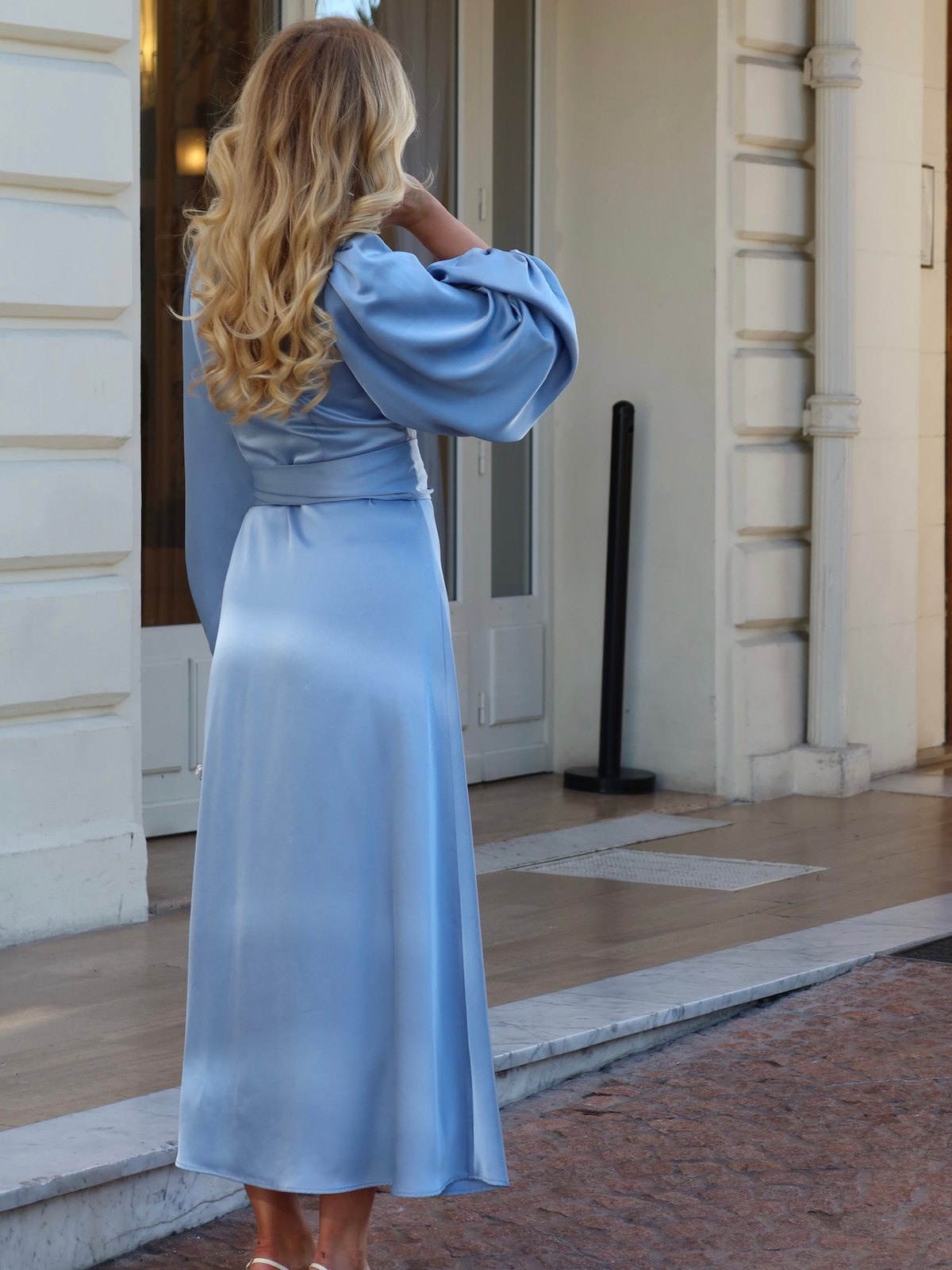 Locki Satin Maxi Kjole - Blue Helene Studios