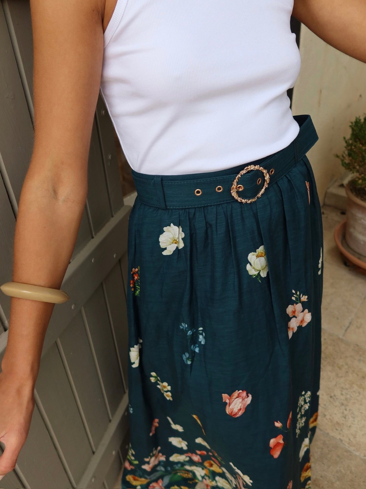 Pia maxi skjørt - dark blue with florals Helene Studios
